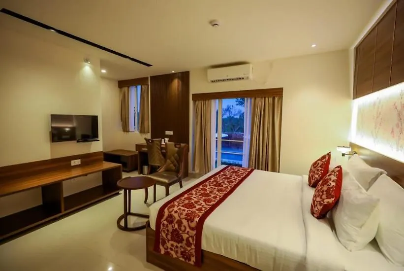 טריואנדרום Surendra Trident Hotel