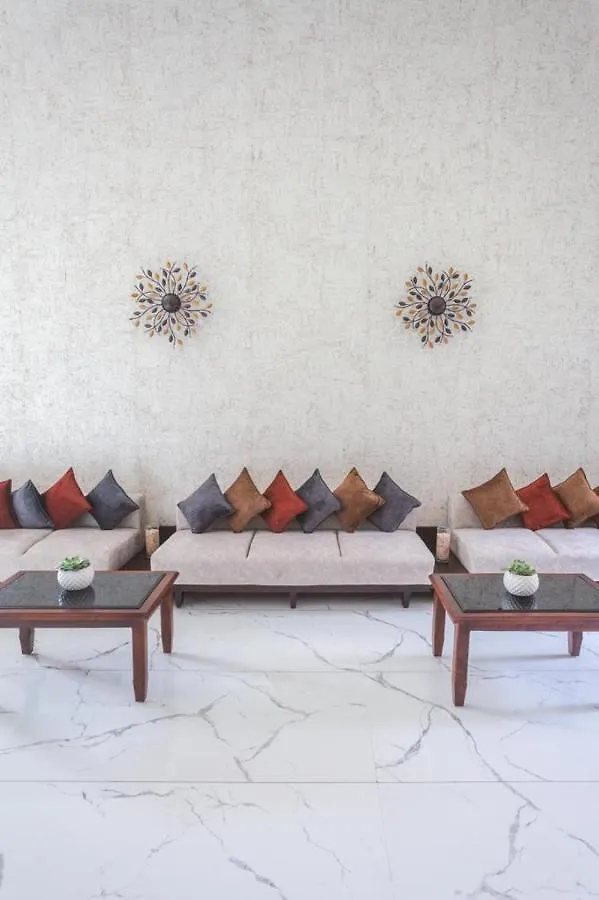 טריואנדרום Surendra Trident Hotel