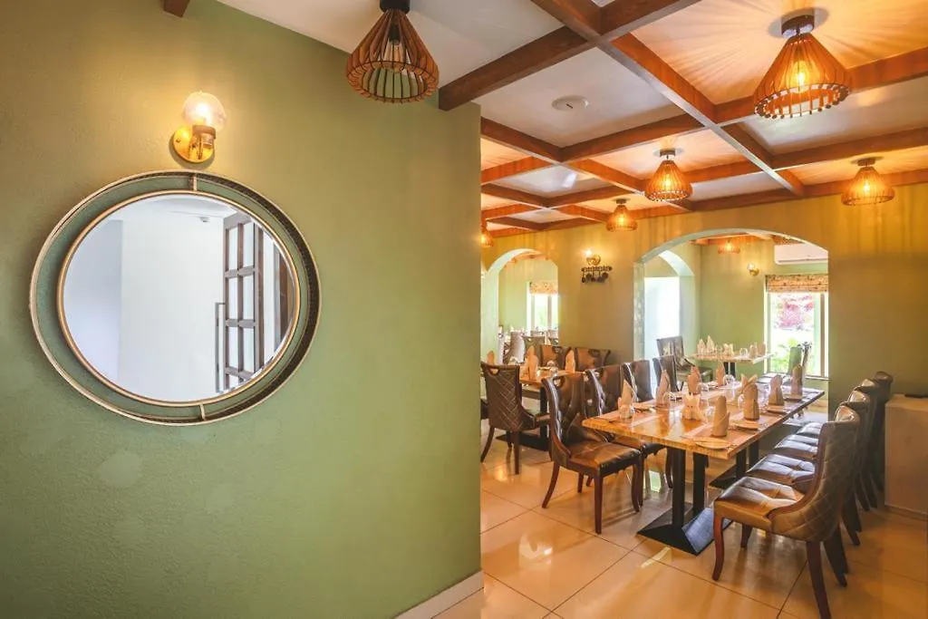 טריואנדרום Surendra Trident Hotel