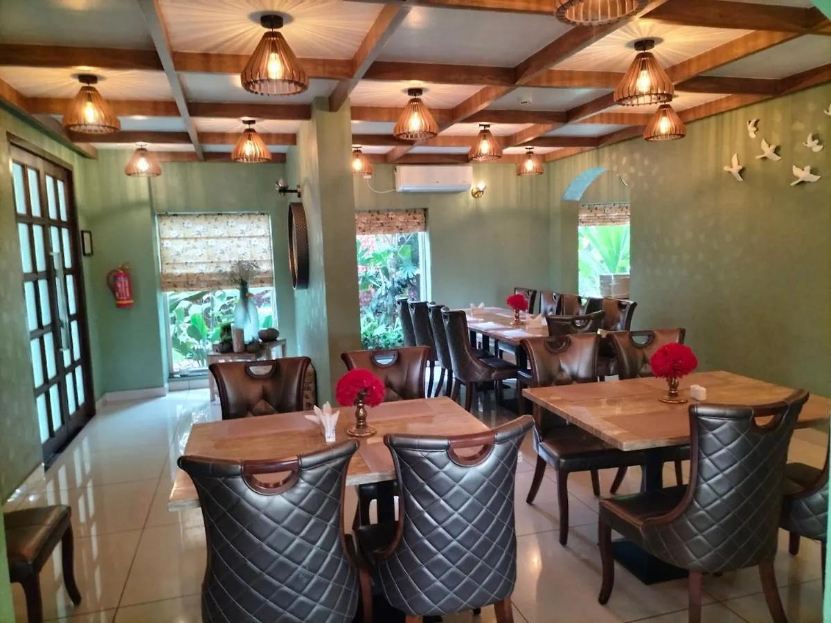 טריואנדרום Surendra Trident Hotel