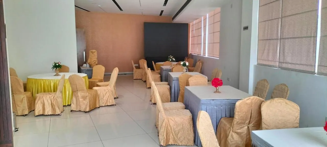 טריואנדרום Surendra Trident Hotel 4*,  הודו