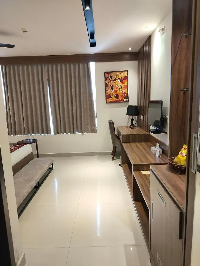 טריואנדרום Surendra Trident Hotel