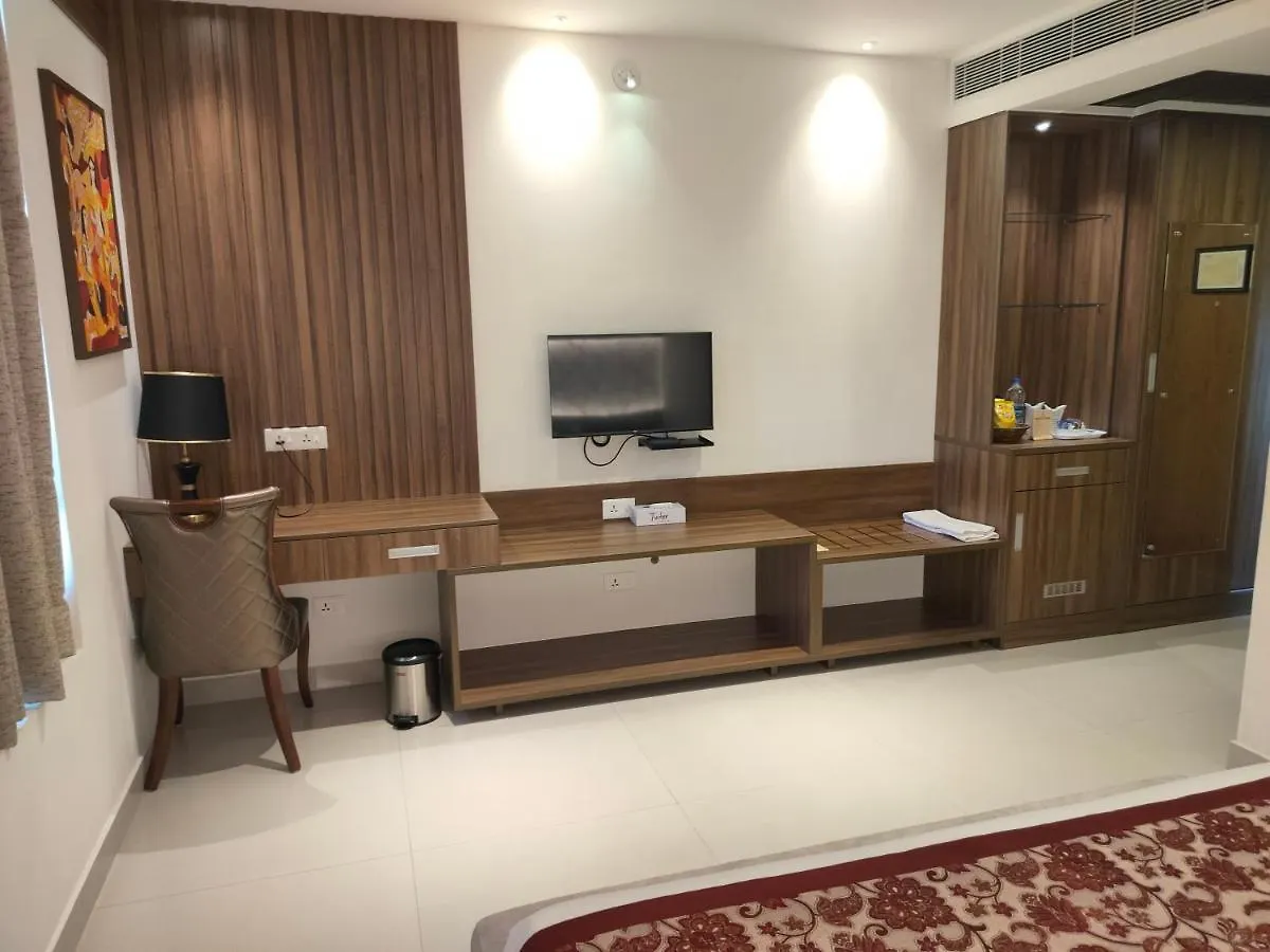 טריואנדרום Surendra Trident Hotel