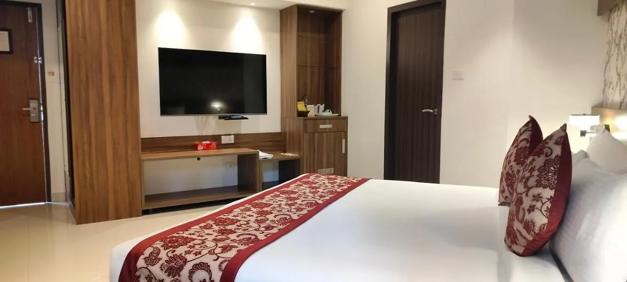 טריואנדרום Surendra Trident Hotel 4*,
