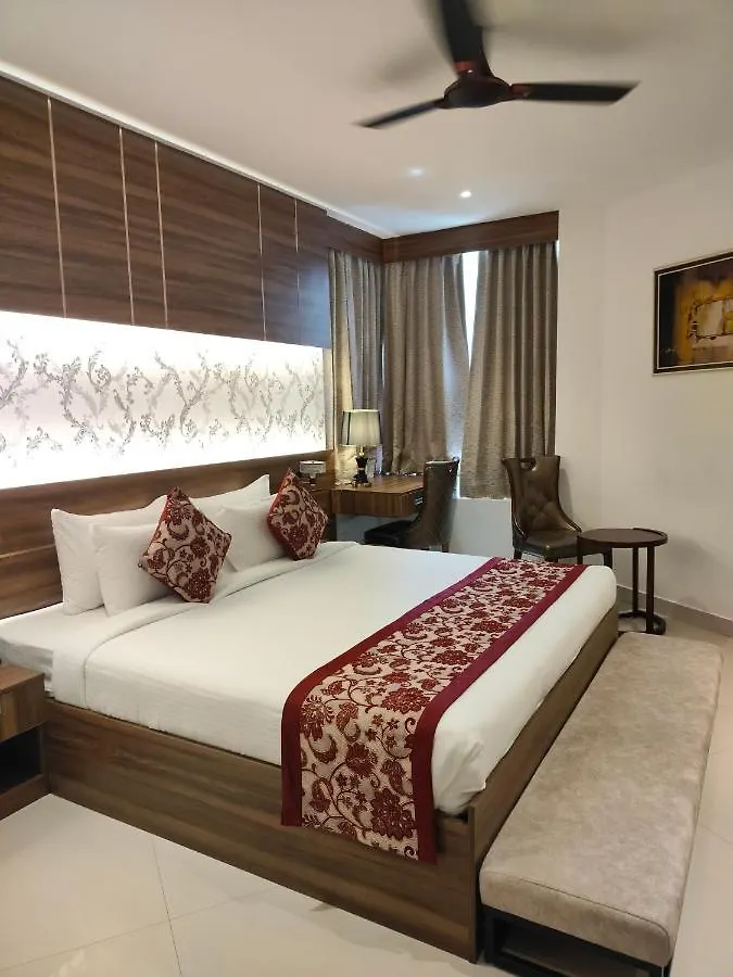 טריואנדרום Surendra Trident Hotel